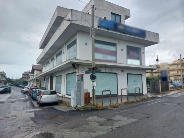 Locale in vendita di 469 m² in Via Giorgio Amendola, 221