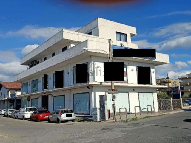Locale in vendita di 469 m² in Via Giorgio Amendola