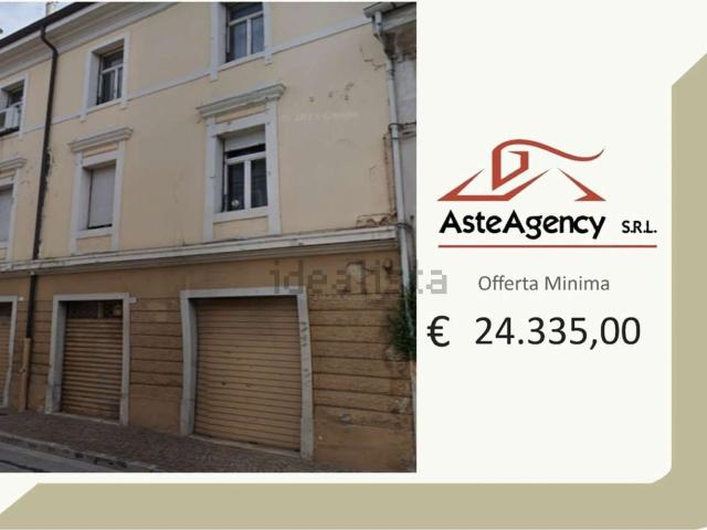 Locale in vendita di 46 m² in Via Aquileia, 3