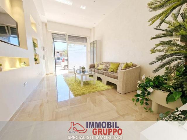 Locale in vendita di 46 m² in Via Castel del Monte, 21