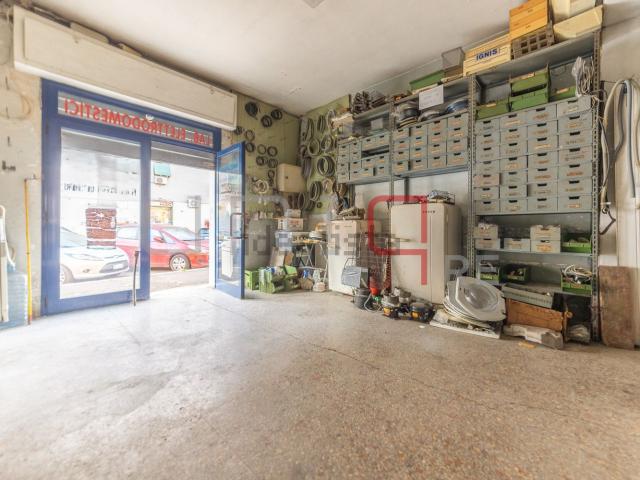 Locale in vendita di 46 m² in Via degli Aceri, 93