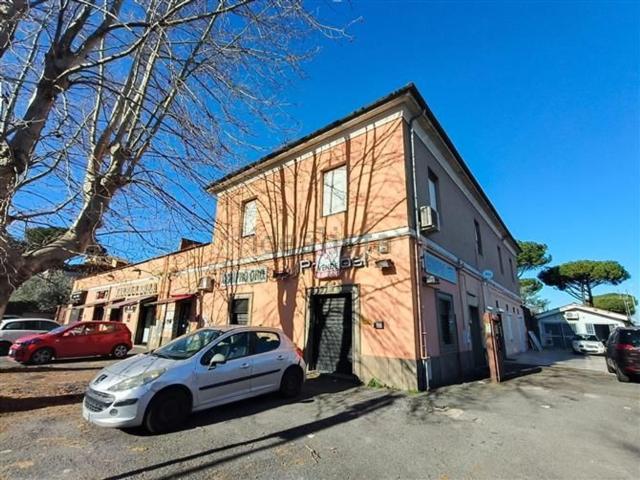 Locale in vendita di 46 m² in Via della Stazione di Ciampino