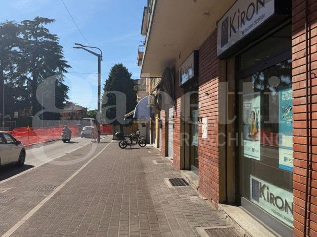 Locale in vendita di 46 m² in Via Emilia Ponente, 199