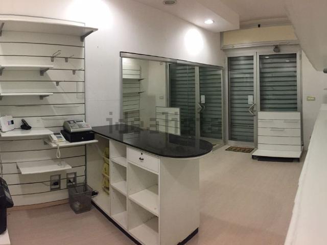 Locale in vendita di 46 m² in Via Epicarmo, 84