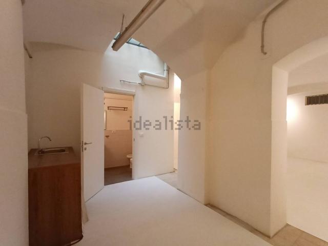 Locale in vendita di 46 m² in Via Galliera, 33