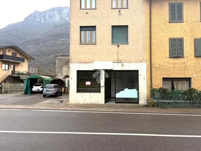 Locale in vendita di 46 m² in Via Kennedy, 8