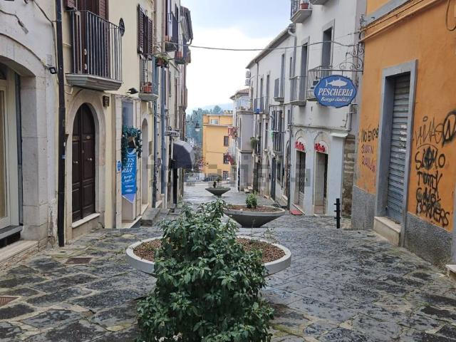 Locale in vendita di 46 m² in Via Orazio Flacco, 25