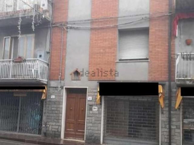 Locale in vendita di 46 m² in Via P. Giardini, 184