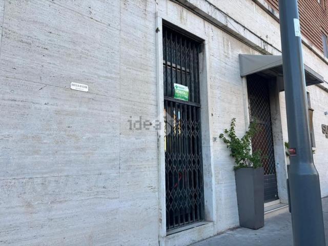 Locale in vendita di 46 m² in Viale Umberto I, 20
