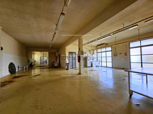 Locale in vendita di 475 m²