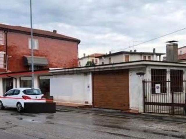 Locale in vendita di 476 m² in Via Pola, 6