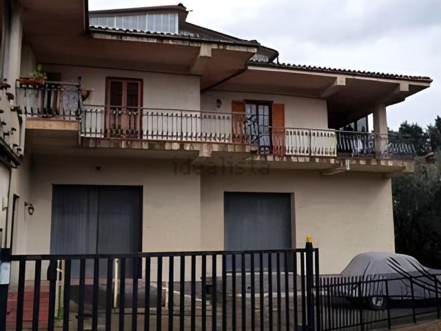 Locale in vendita di 478 m² in Via Calabria Traversa I
