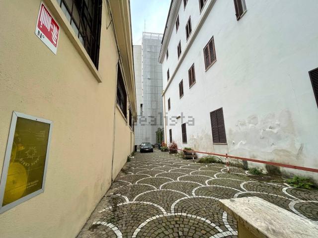 Locale in vendita di 478 m² in Via Vicenza, 14