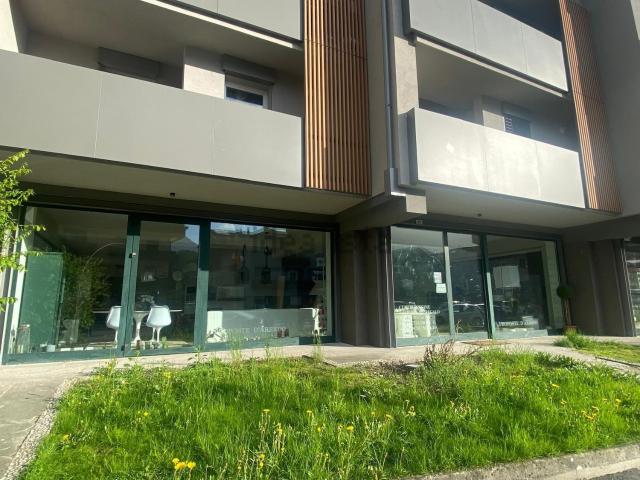 Locale in vendita di 480 m² in Via Cesare Battisti