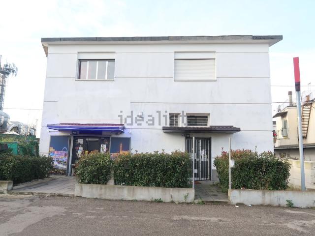 Locale in vendita di 480 m² in Via Bruno Tosarelli, 167