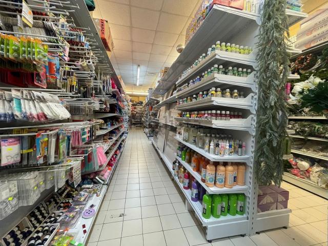 Locale in vendita di 480 m² in Via Silvio Lagustena