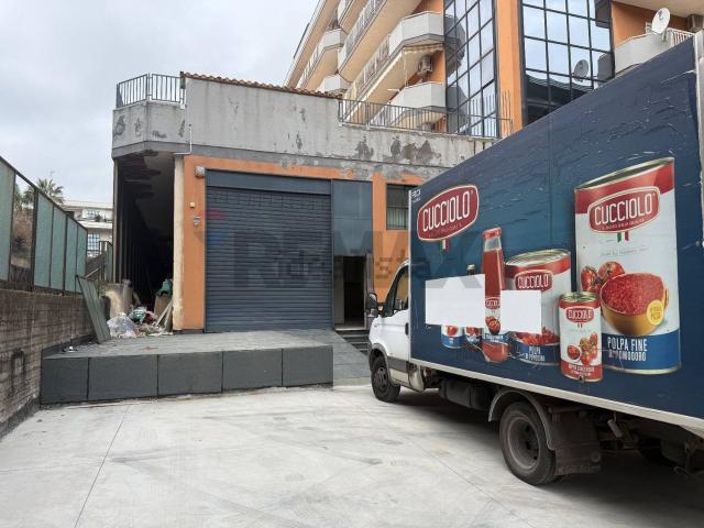Locale in vendita di 480 m² in Corso Lombardia, 22