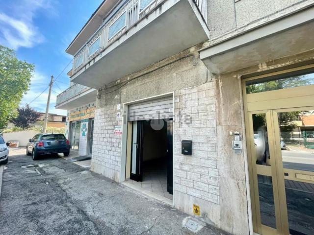 Locale in vendita di 48 m² in Via Tiburtina Valeria, 249