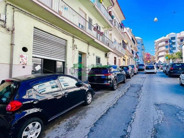 Locale in vendita di 48 m² in Via Archimede
