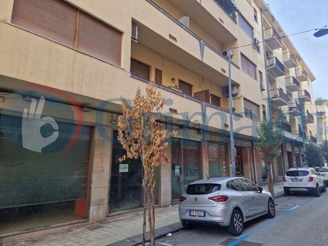 Locale in vendita di 48 m² in Via Ettore Lombardo Pellegrino, 19