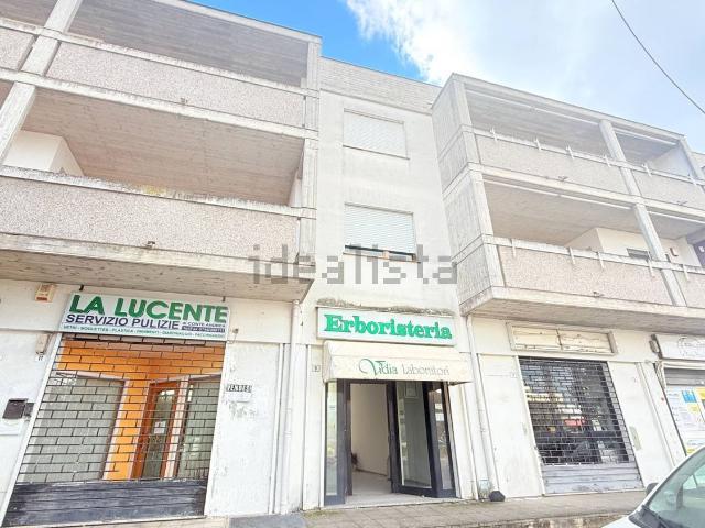 Locale in vendita di 48 m² in Via Fratelli Cervi, 9