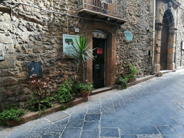 Locale in vendita di 48 m² in Via Garibaldi, 58