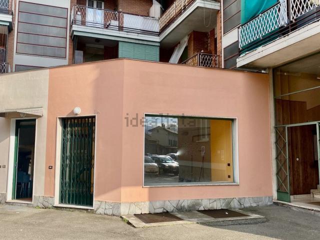 Locale in vendita di 48 m² in Via Ivrea, 39