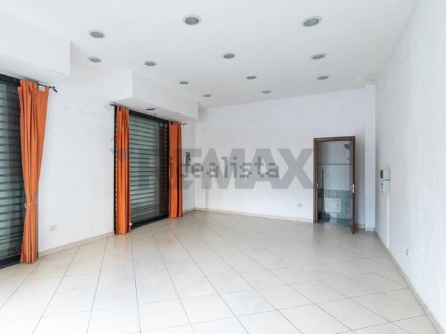 Locale in vendita di 48 m² in Via Lenin, 67