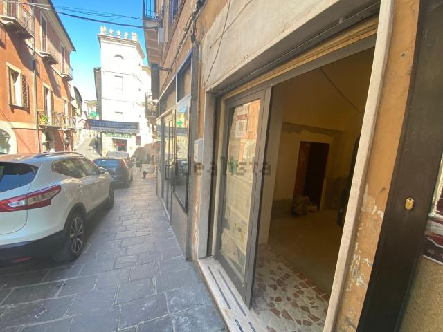 Locale in vendita di 48 m² in Via Nicolò Toppi, 26