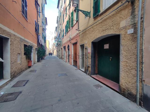 Locale in vendita di 48 m² in Via Paglia, 33