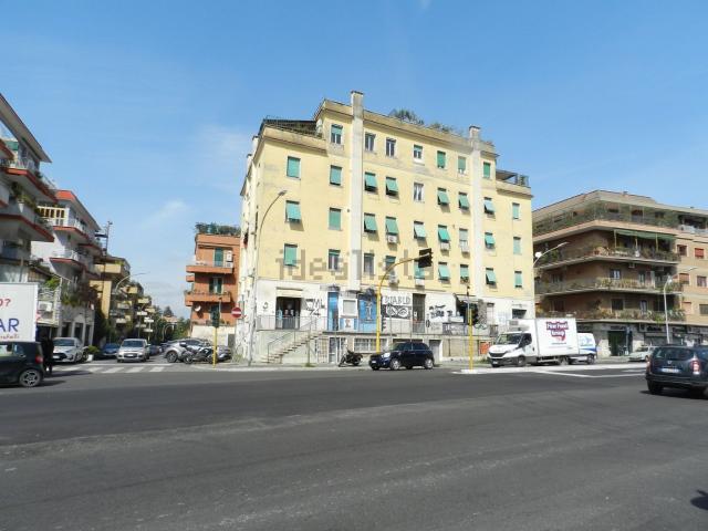 Locale in vendita di 48 m² in Via Portuense, 544