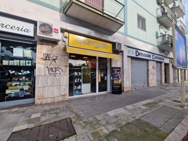 Locale in vendita di 48 m² in Viale Papa Giovanni XXIII, 77