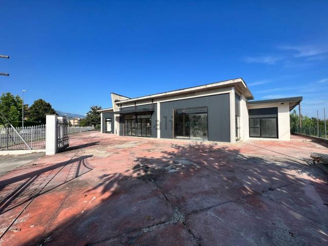 Locale in vendita di 493 m² in Via Maria per Casamari