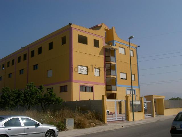 Locale in vendita di 493 m² in Via Pitagora