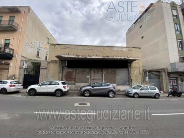 Locale in vendita di 494 m² in Viale Monastir, 39