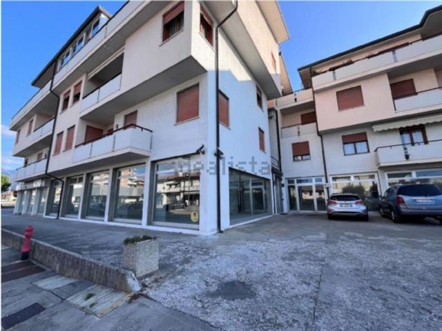 Locale in vendita di 495 m² in Via Vincenzo Bellini