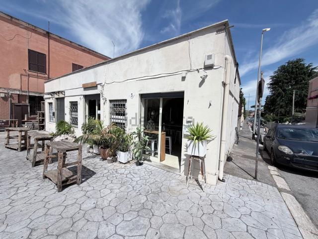 Locale in vendita di 49 m² in Piazza Mileto, 4