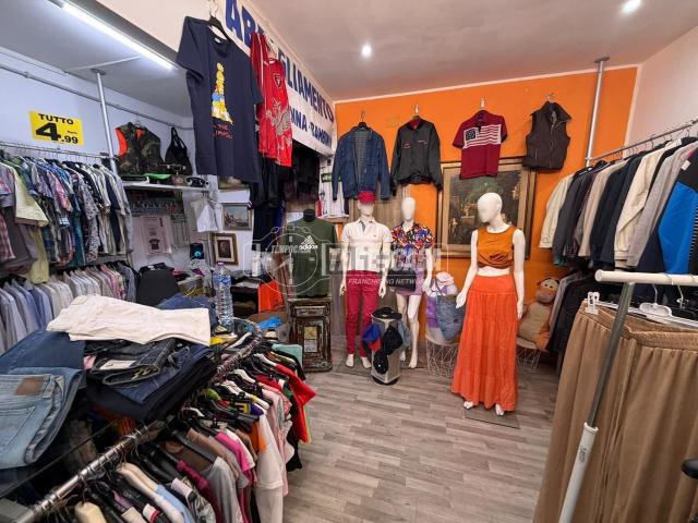 Locale in vendita di 49 m² in Via delle Cave