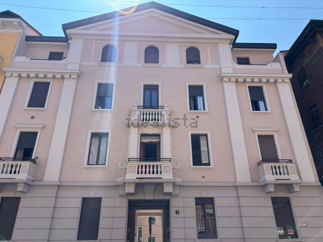 Locale in vendita di 49 m² in Via Filippo Carcano, 7