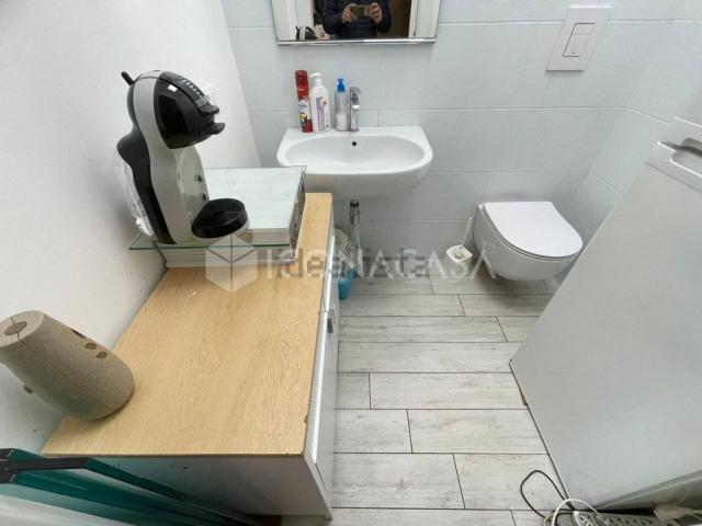Locale in vendita di 49 m² in Via Giulio Petroni, 16