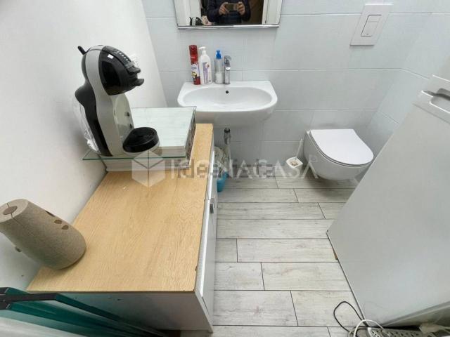 Locale in vendita di 49 m² in Via Giulio Petroni, 16