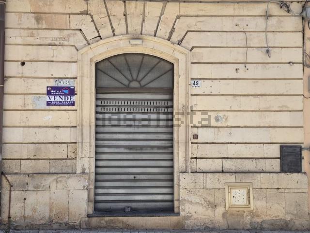 Locale in vendita di 49 m² in Via Milano, 49