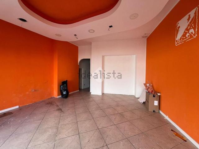Locale in vendita di 49 m² in Via Principe di Napoli, 19
