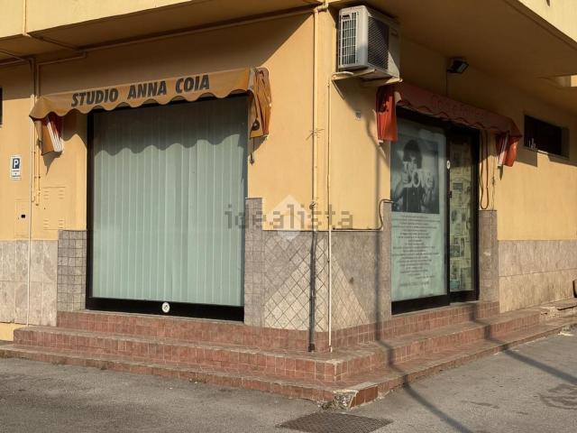 Locale in vendita di 53 m² in Via Vittorio Alfieri