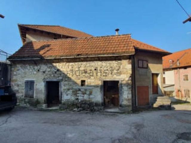 Locale in vendita di 53 m² in Via I Maggio, 39