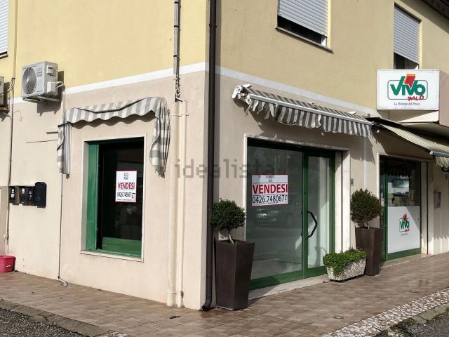 Locale in vendita di 53 m² in Via Santa Teresa