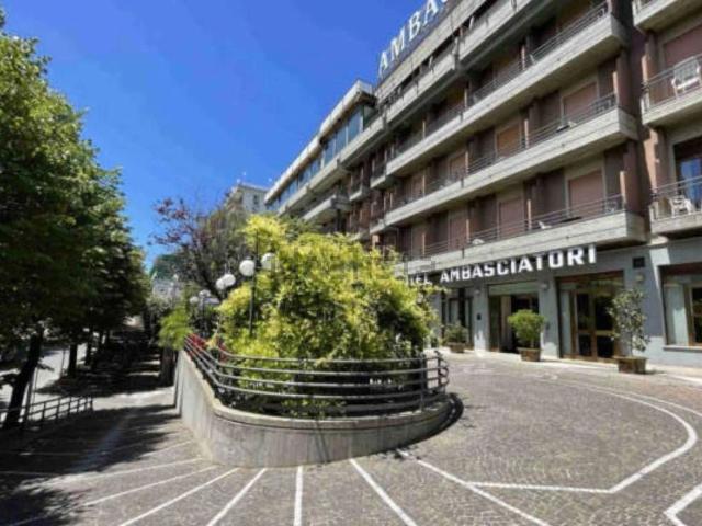 Locale in vendita di 5000 m² in Viale della Libertà, 512