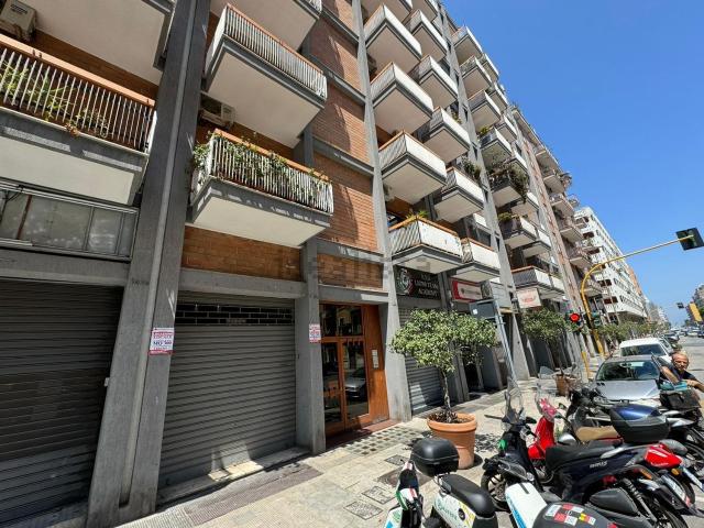 Locale in vendita di 500 m² in Via Brigata Bari, 146