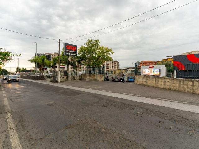 Locale in vendita di 500 m² in Via Galermo, 185