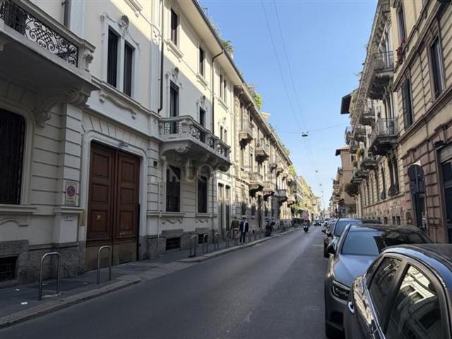 Locale in vendita di 500 m² in Via Giovanni Battista Bertini